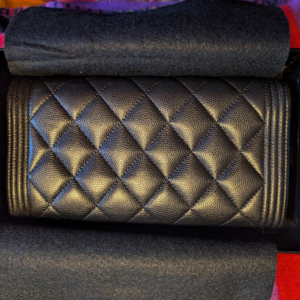 Chanel Black Quilted Wallet - Picture 2 of 15